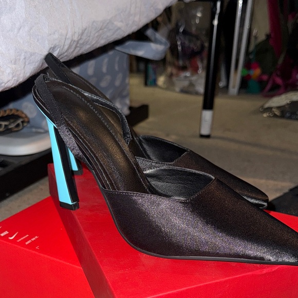 Shoes - Elegant Black Slingback Heels